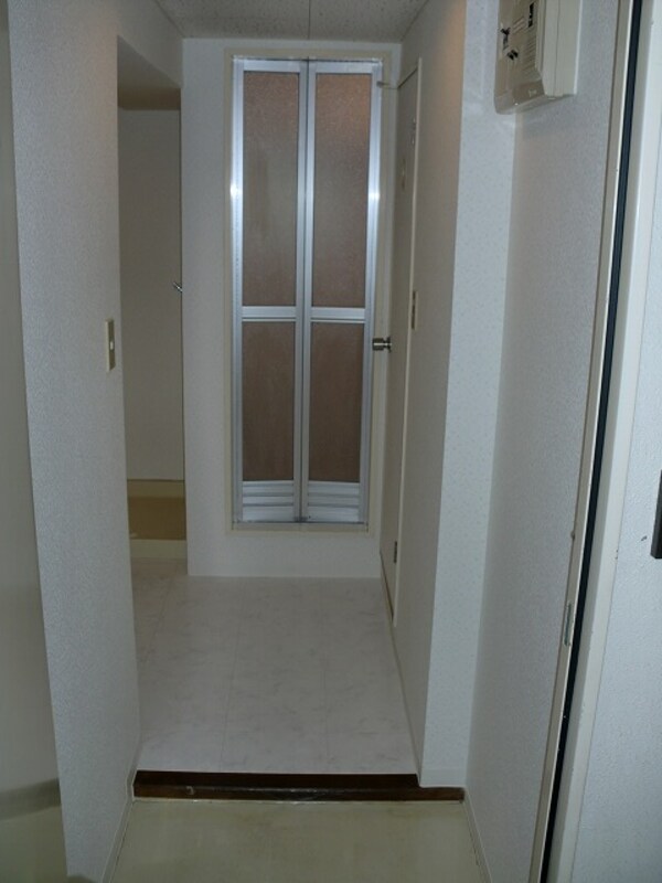 玄関(※同物件別部屋参考写真)