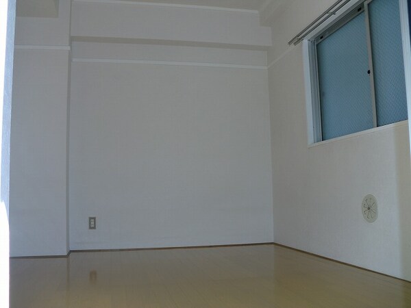 居室(※同物件別部屋参考写真)