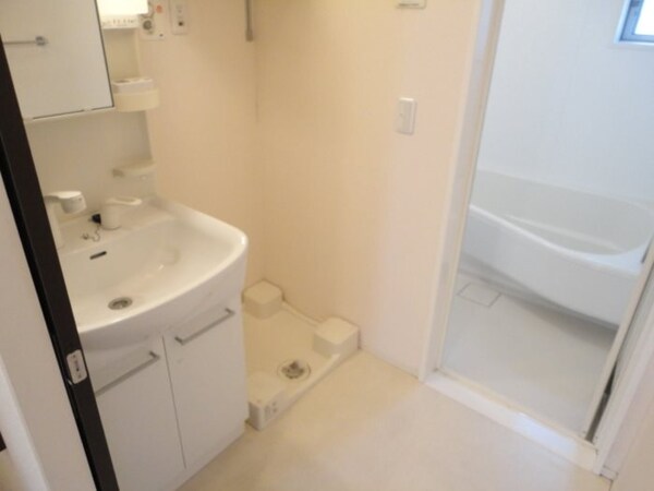 洗面・脱衣所(※同物件別号室参考写真)