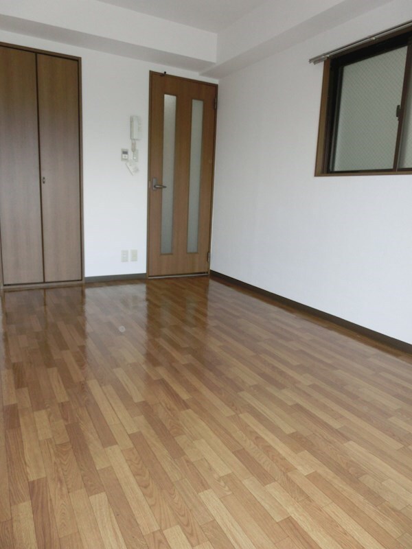 居室(※同マンション別部屋参考写真)
