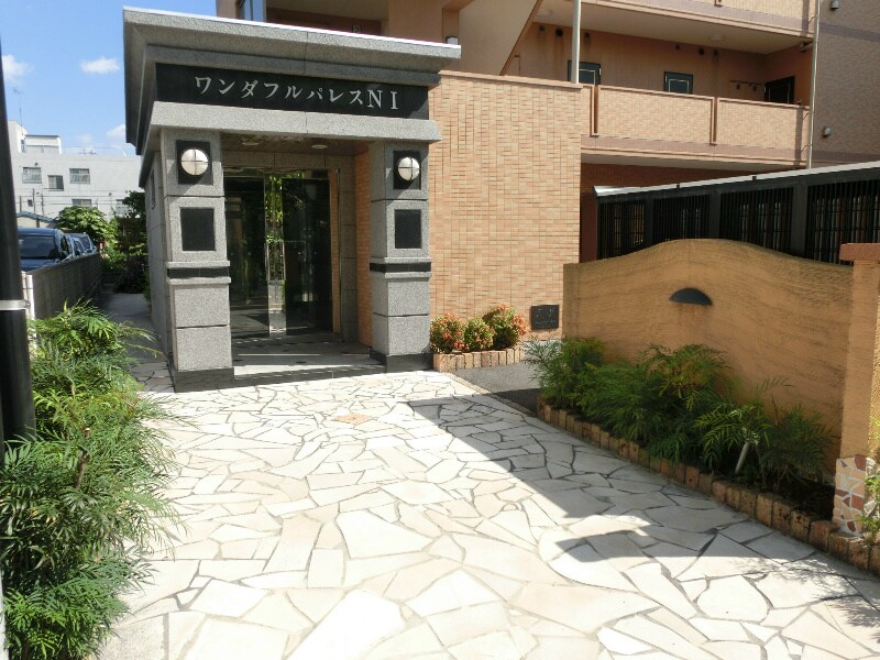 物件外観写真2　(エントランス☆)