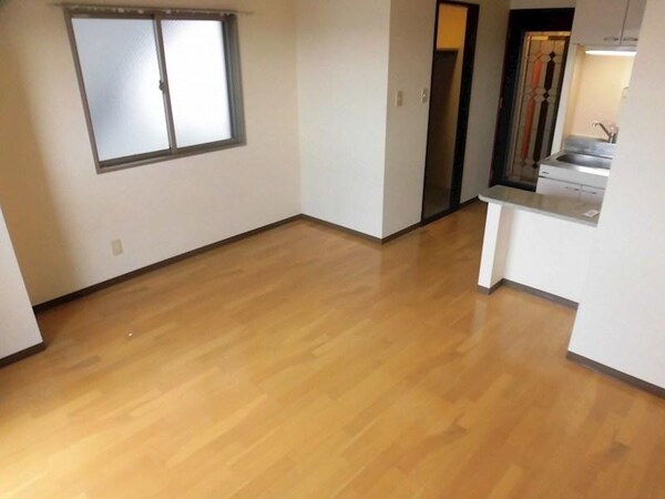 居室(※同物件別部屋参考写真)