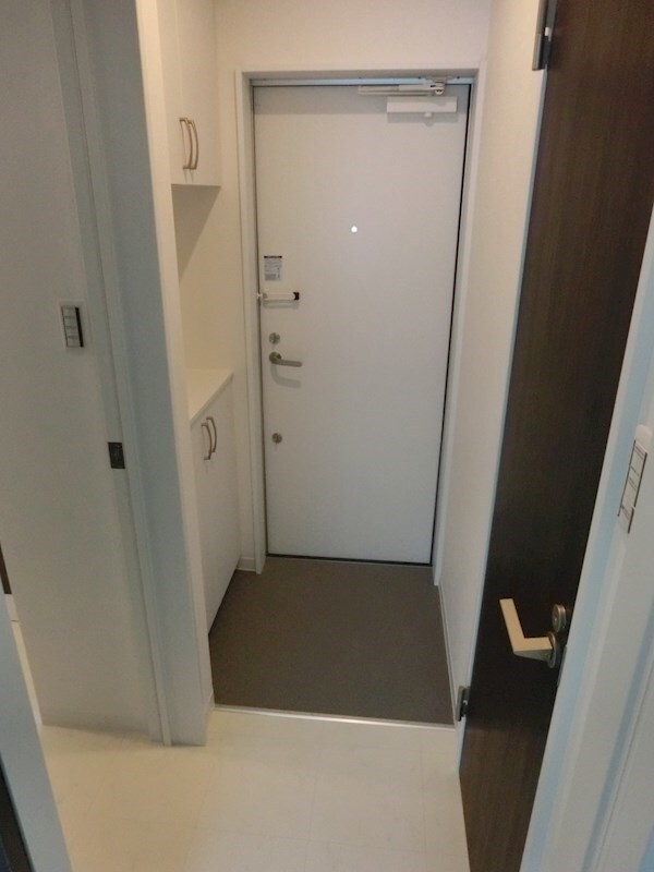 玄関(※同物件別部屋参考写真)