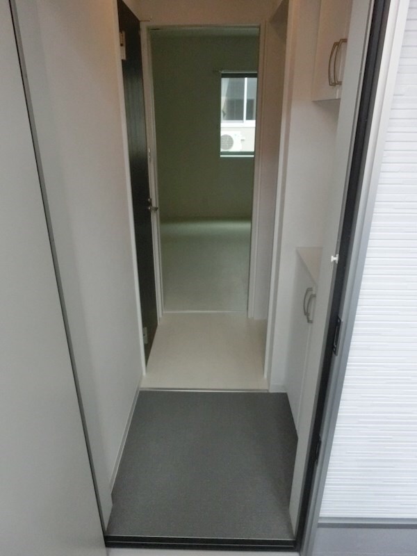 玄関(※同物件別部屋参考写真)
