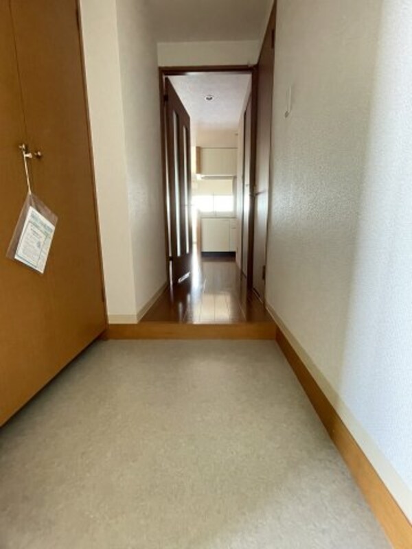 玄関(※同物件の別タイプの写真です)