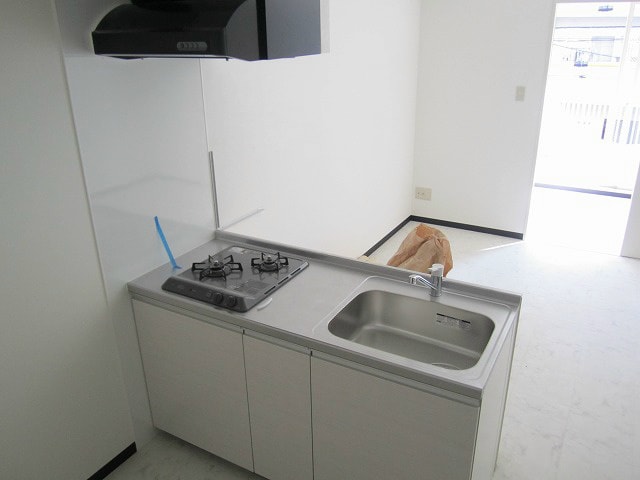 物件内観写真5　(※内装の色は階数によって異なります)