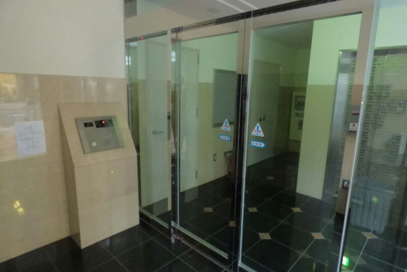 物件外観写真2　(エントランス☆)