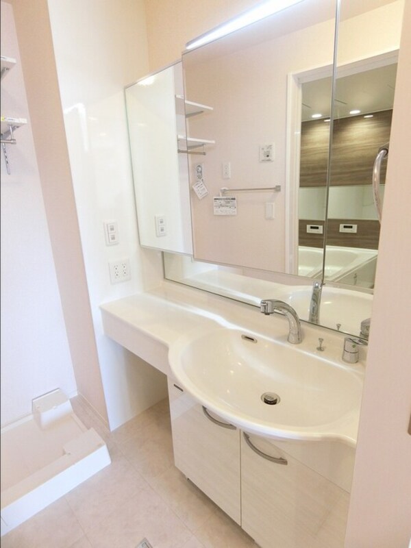 洗面・脱衣所(※同物件別号室参考写真)