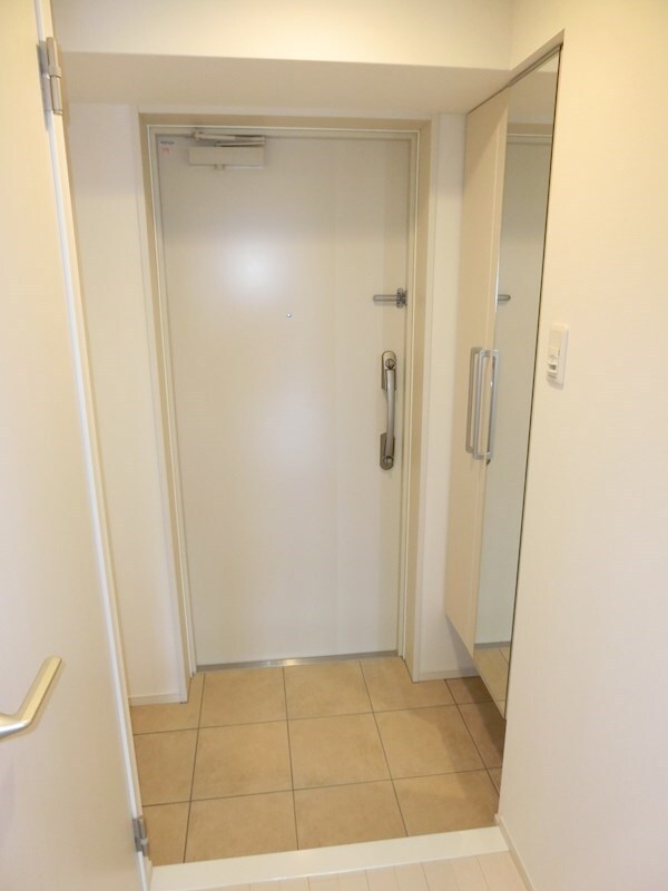 玄関(※同物件内、別部屋の写真です。)
