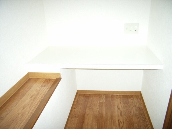 内装他(※同マンション別部屋の参考写真です。)