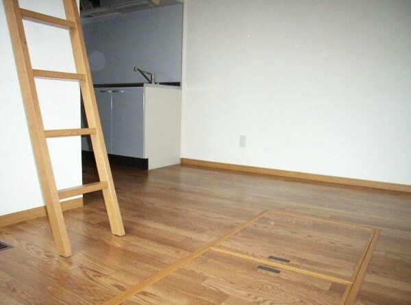 居室(※同マンション別部屋の参考写真です。)