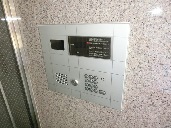エントランス(※同マンション別部屋の参考写真です。)
