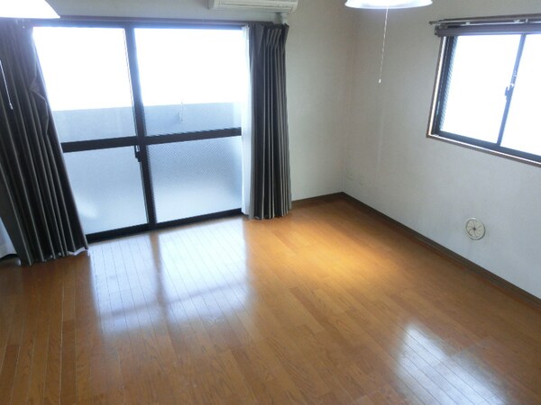 居室(※同物件参考写真です)