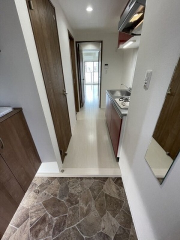 玄関(※同物件別号室参考写真)