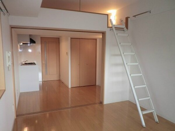 居室(※同マンション別部屋の参考写真です。)