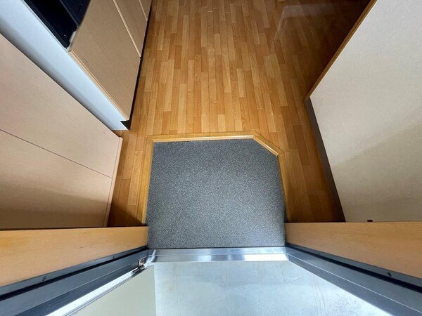 玄関(同物件別号室参考写真)