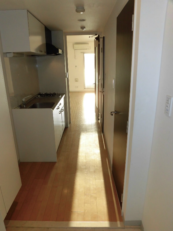 玄関(※同マンション別部屋の参考写真です)