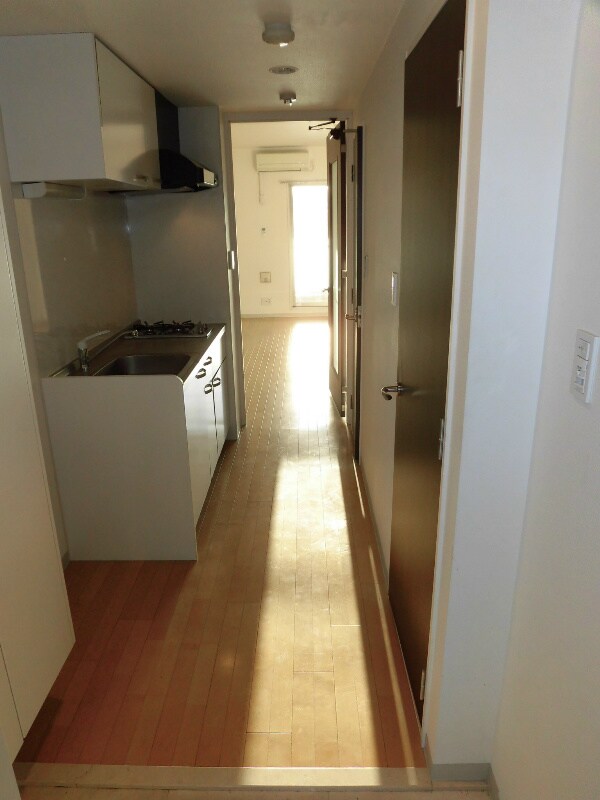 玄関(※同マンション別部屋の参考写真です。)