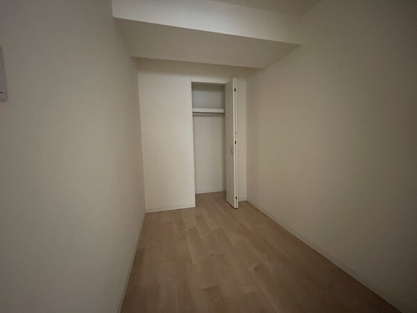 寝室(※同物件別号室参考写真)