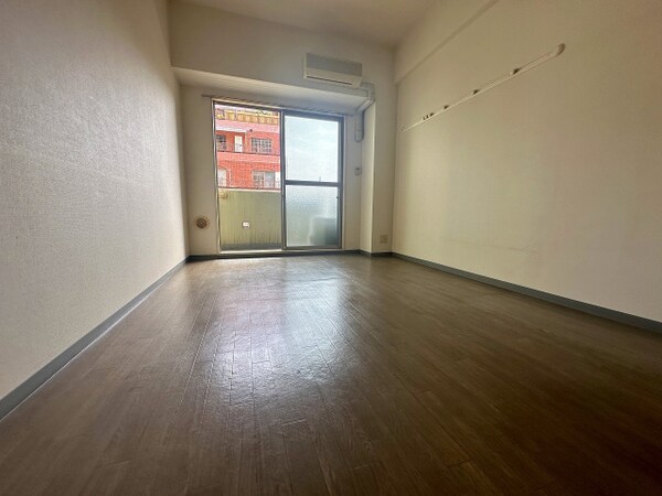 居室(※同マンション別部屋の参考写真です。)