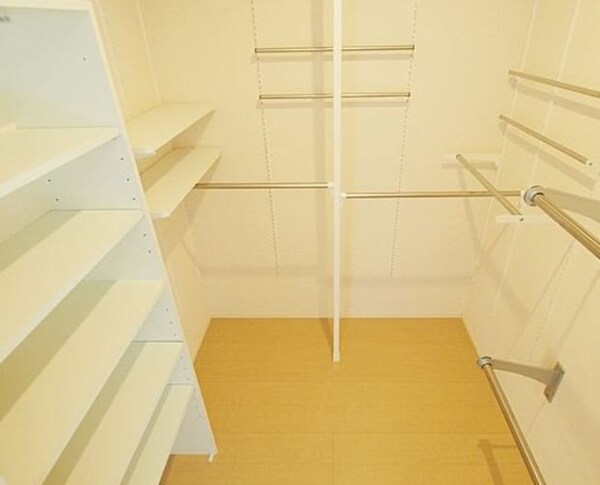収納(※同物件別号室参考写真)