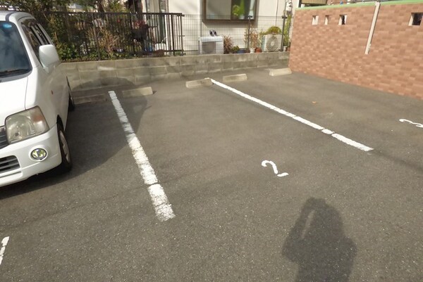 駐車場(同物件別号室参考写真)