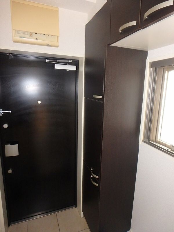 玄関(※同じタイプ別号室参考写真)