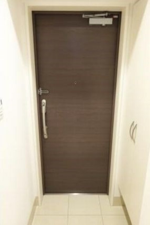 玄関(弊社は全物件が仲介手数料半月分+税でご紹介可能です。)