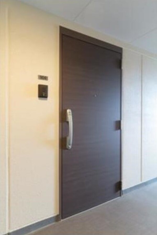 玄関(弊社は全物件が仲介手数料半月分+税でご紹介可能です。)