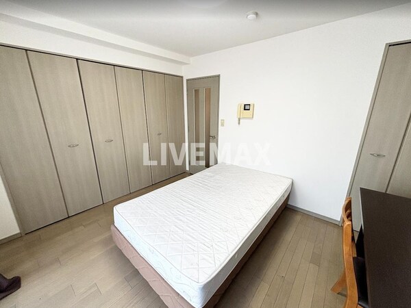 居室(備え付け家具備品（同仕様）)