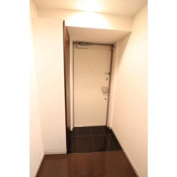 玄関(※同じタイプ別号室参考写真)