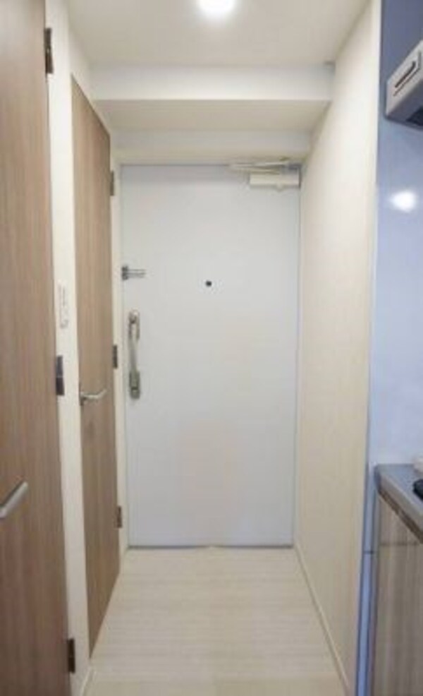 玄関(※同じ間取り別号室参考写真)