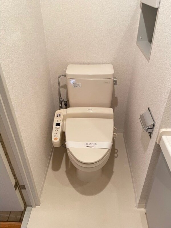 トイレ(※同じタイプ別号室参考写真)