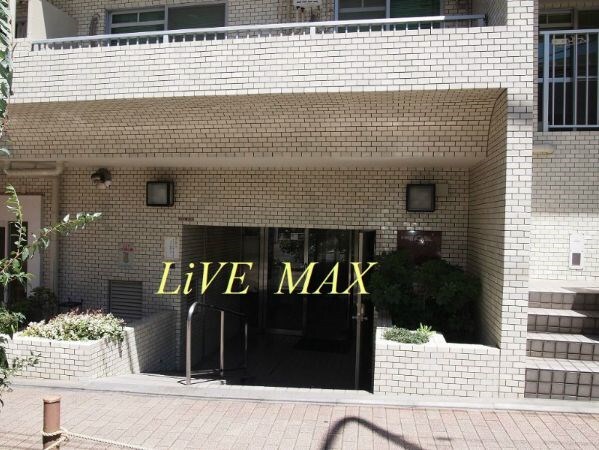 物件外観写真2　(生活に必要な家具・家電一式つき！)