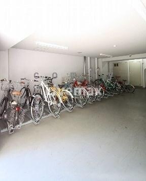 物件外観写真4　(駐輪場)