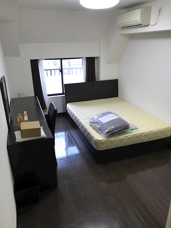 寝室(家電・家具が1式揃っております。)