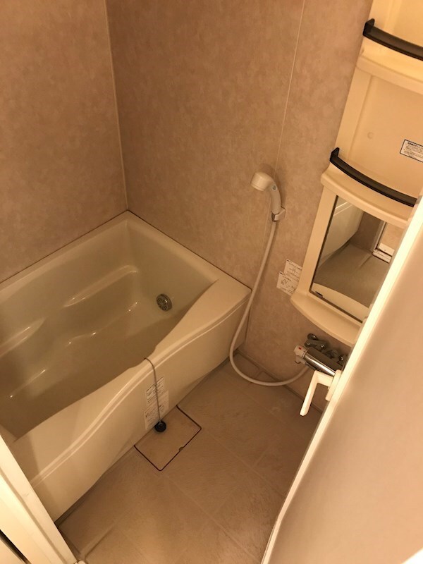 物件内観写真7　(家電・家具が1式揃っております。)