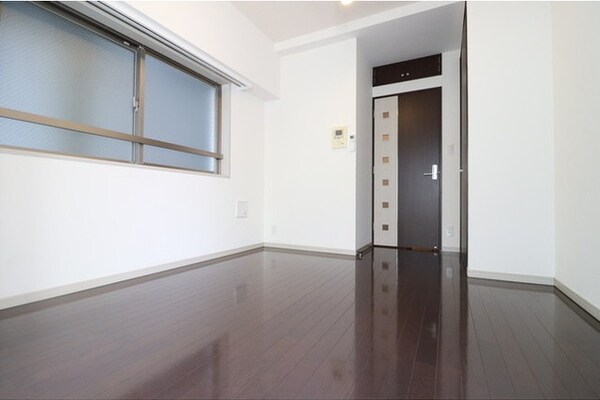 寝室(※同じ間取り別号室参考
フローリング色は現状優先)