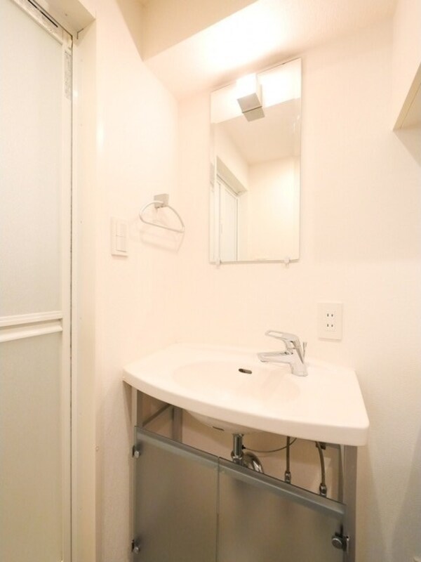 洗面・脱衣所(※同じ間取り別号室参考
フローリング色は現状優先)