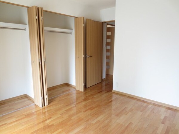 寝室(★収納充実な居室★)