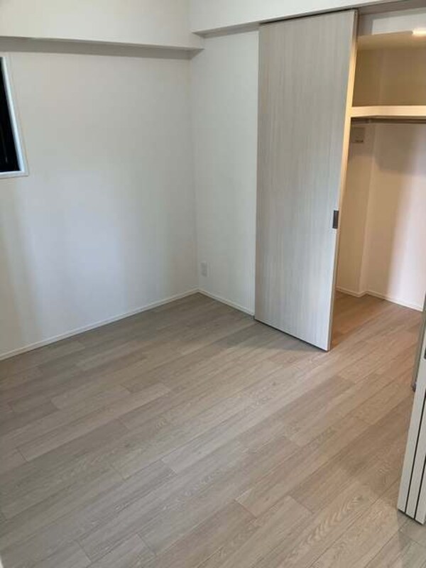 寝室(※同じタイプ別号室参考写真)