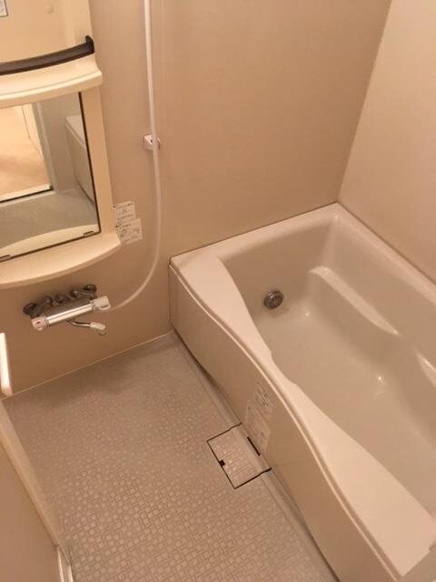 物件内観写真6　(家電・家具が1式揃っております。)