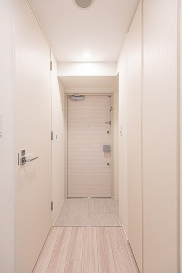 玄関(※同じ間取り別号室参考写真)