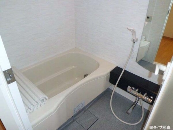 浴室(※同じタイプ別号室参考写真)