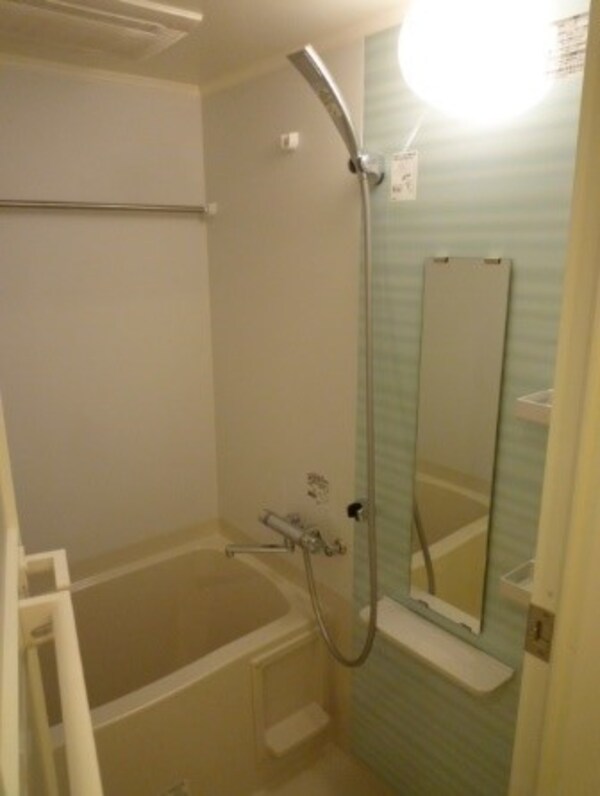 浴室(※同じ間取り別号室参考写真
　現状優先)