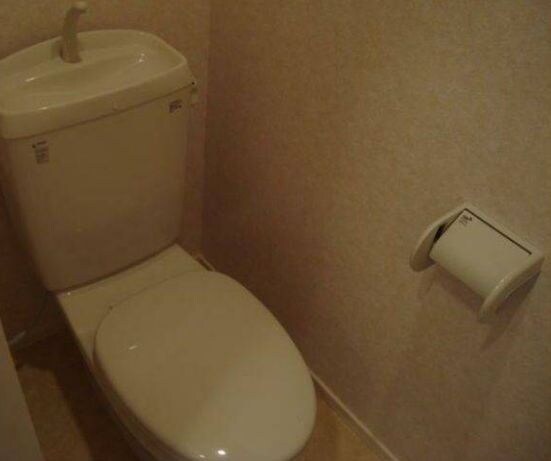 物件内観写真4　(※別号室参考写真)