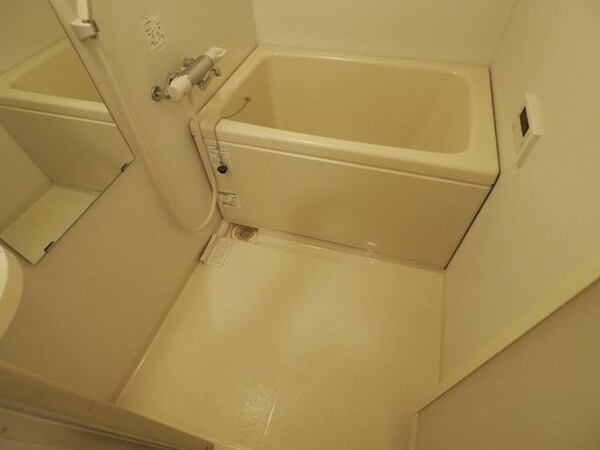 浴室(※同じ間取り別号室参考写真
　現状優先)