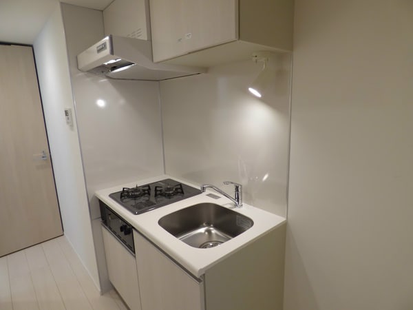 キッチン(家具家電付きセットアップ賃貸。カバン1つで入居出来るため楽チ)