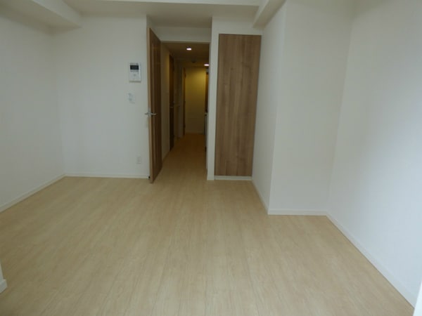 寝室(家具家電付きセットアップ賃貸。カバン1つで入居出来るため楽チ)