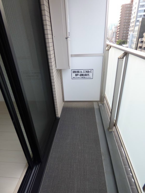 バルコニー(家具家電付きセットアップ賃貸。カバン1つで入居出来るため楽チ)